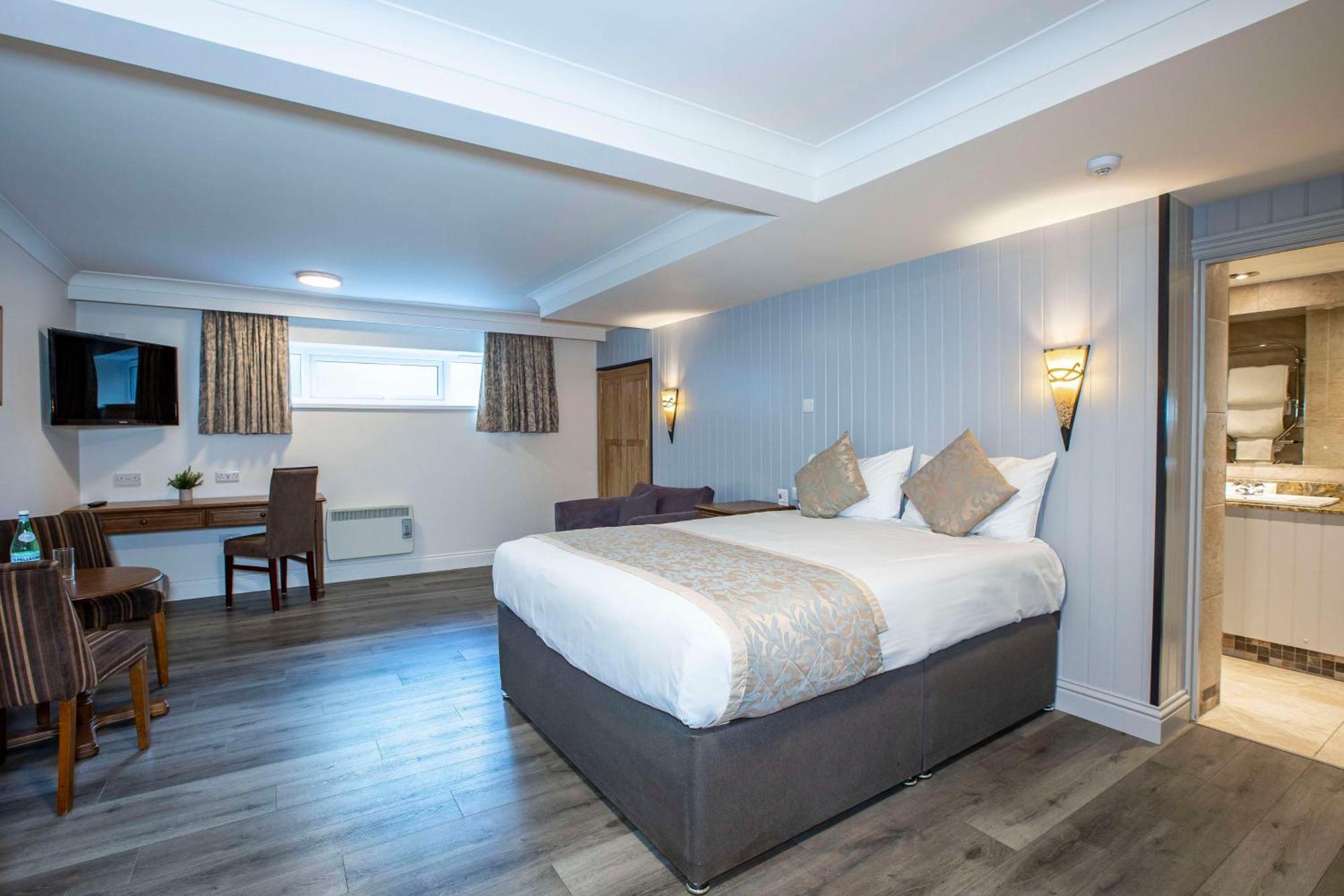 Western Manor Hotel 3*